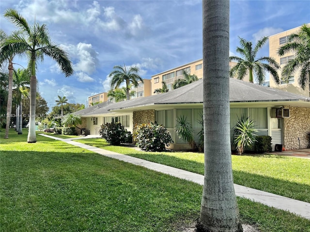 view of front of home featuring a front lawn