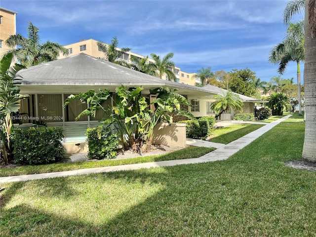 view of side of property featuring a lawn