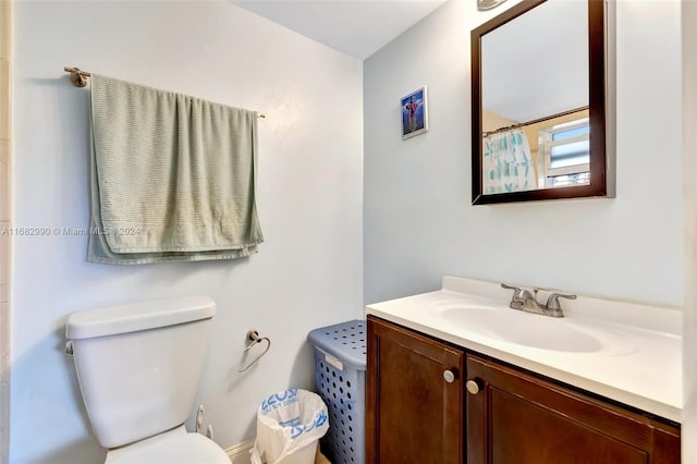 bathroom with vanity, toilet, and curtained shower