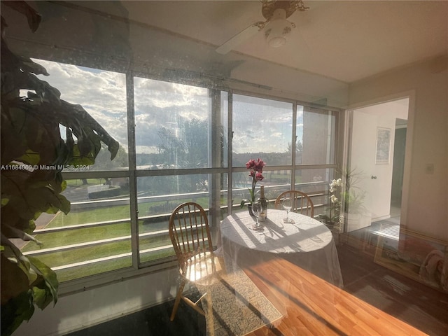 sunroom / solarium featuring ceiling fan