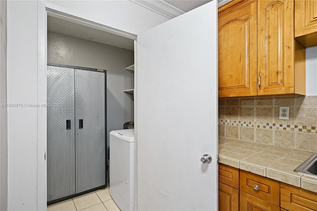 laundry area featuring light tile patterned floors and washer / clothes dryer