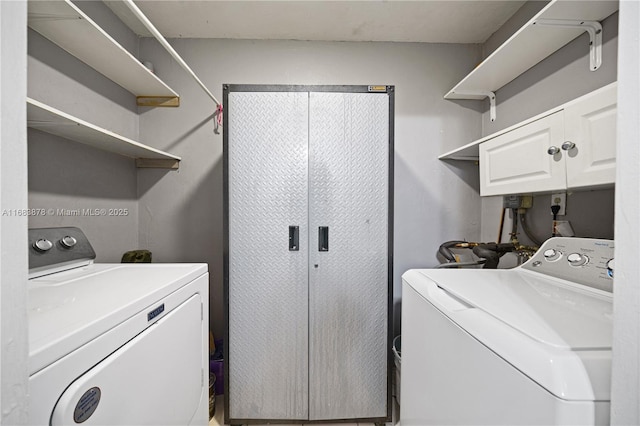 laundry room with cabinets and independent washer and dryer