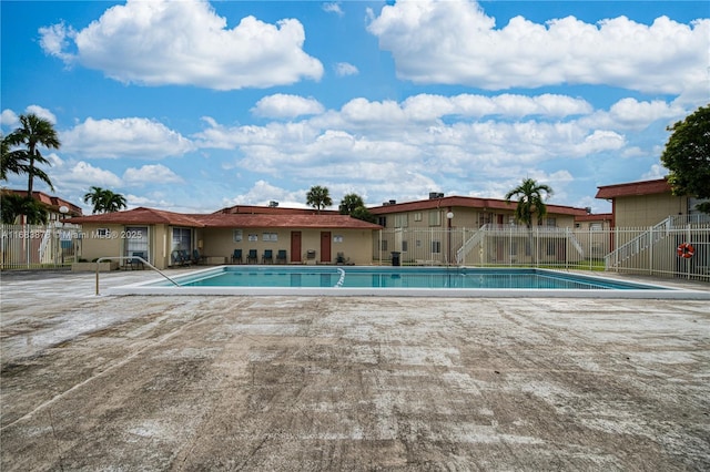 view of swimming pool