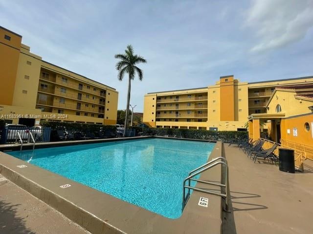 view of swimming pool