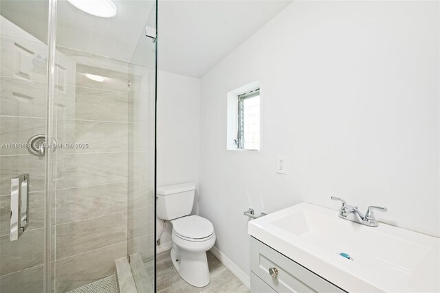 unfurnished room featuring vaulted ceiling