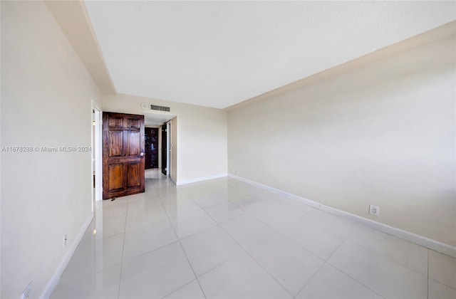 empty room featuring light tile patterned flooring