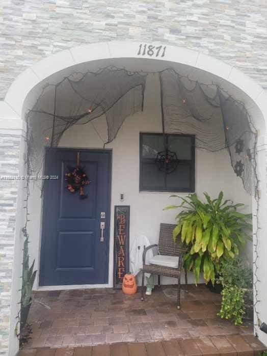 doorway to property featuring a porch