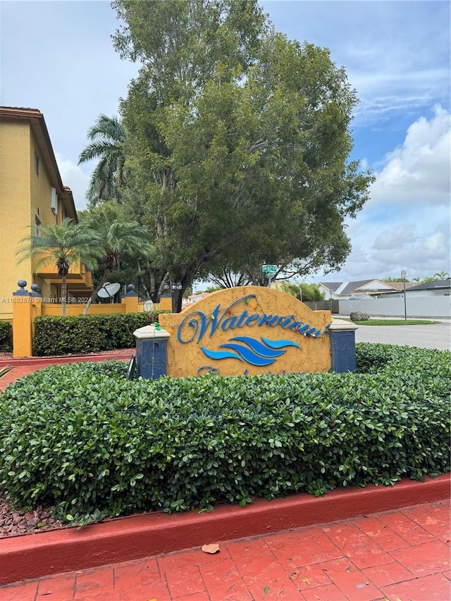 view of community / neighborhood sign