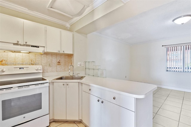 kitchen with kitchen peninsula, backsplash, sink, white electric stove, and white cabinets