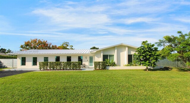 ranch-style house featuring a front lawn