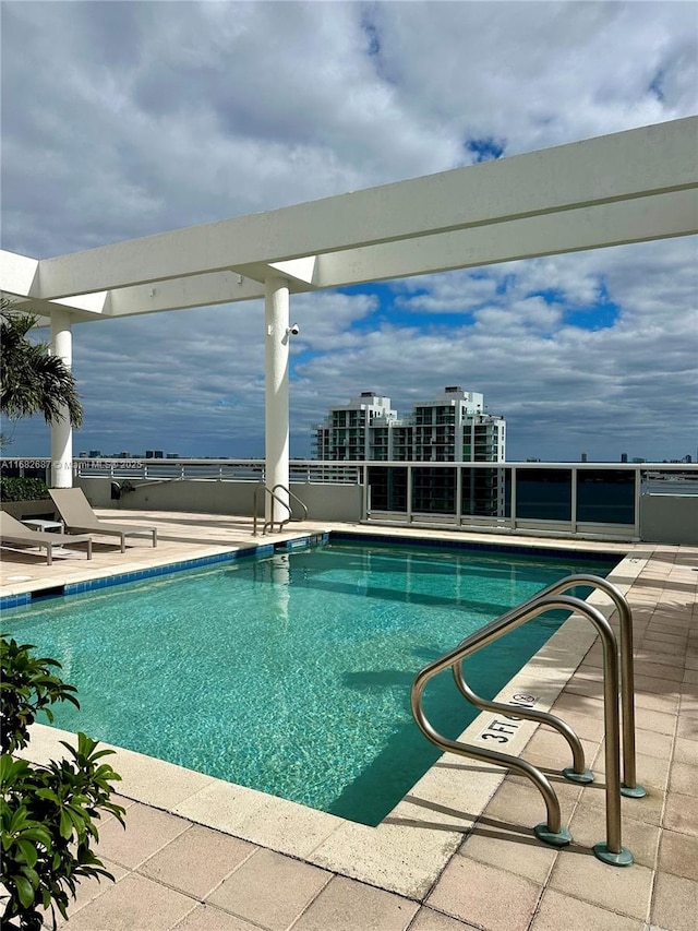 view of swimming pool