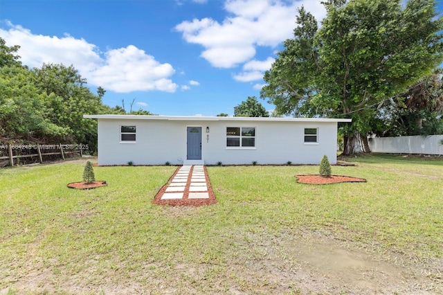 view of front facade featuring a front yard