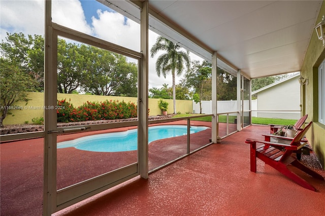 view of swimming pool featuring a patio