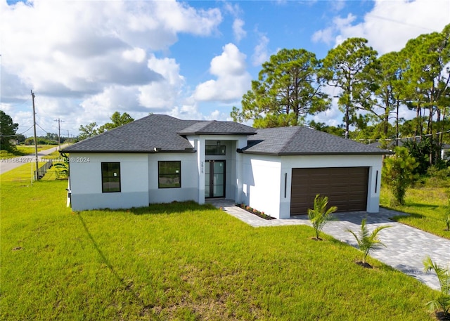 view of front of house featuring a front lawn and a garage