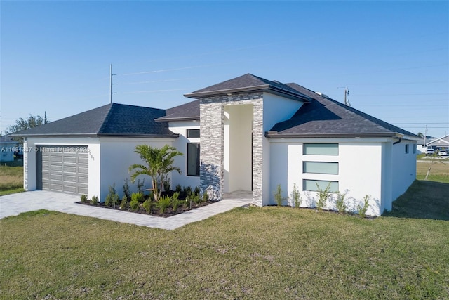 view of front of home featuring a front lawn and a garage