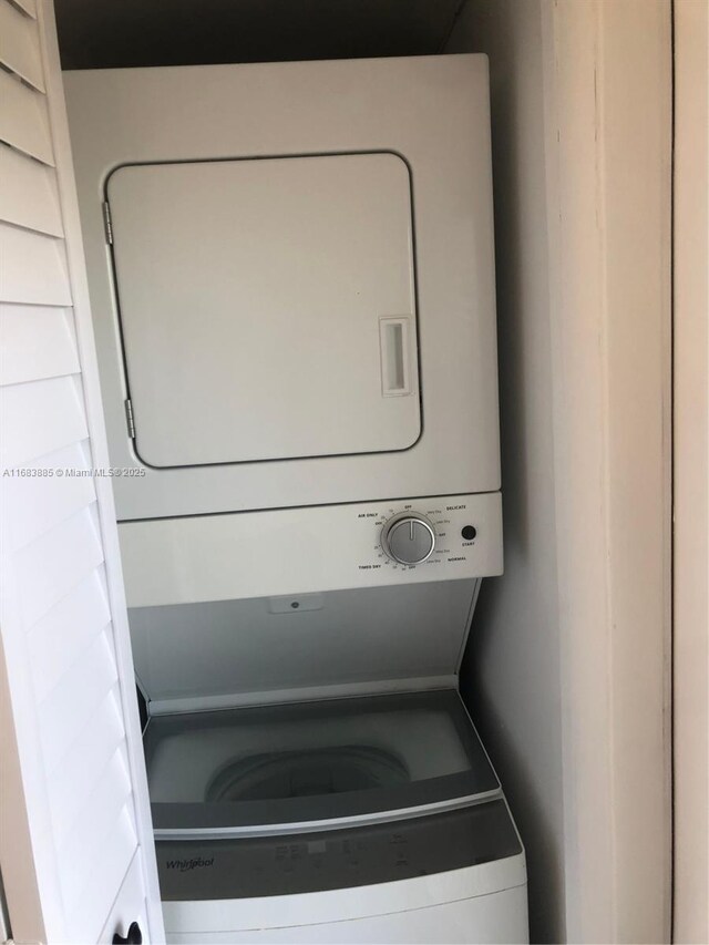 full bathroom featuring vanity, toilet, and tiled shower / bath