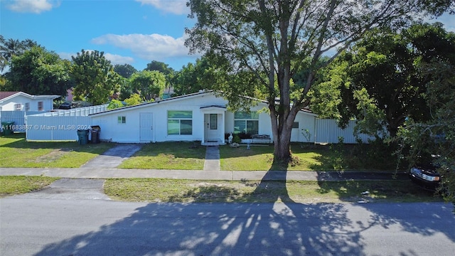 view of front of property with a front yard