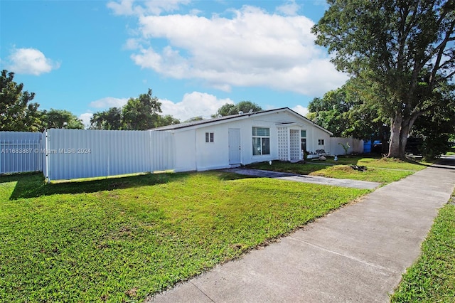 view of front of property with a front lawn