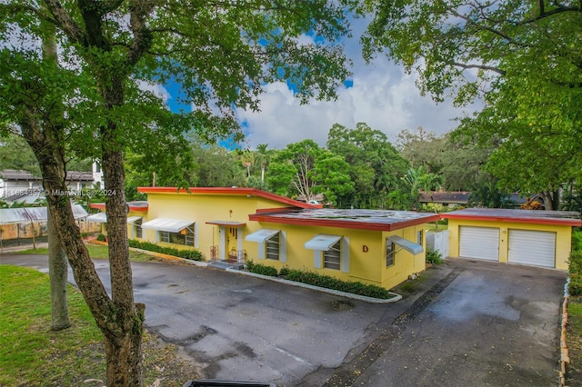 view of front of house featuring a garage