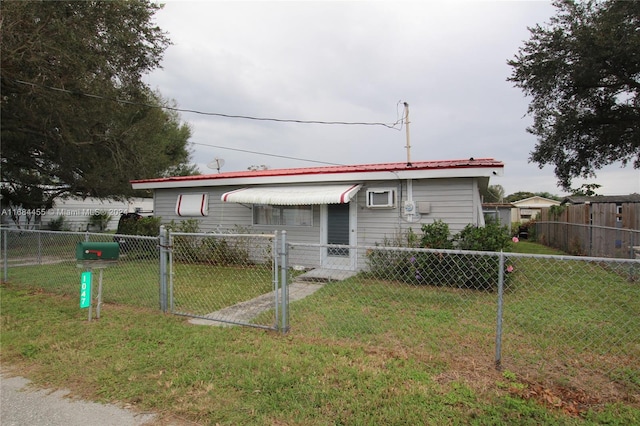 view of front of property with a front yard