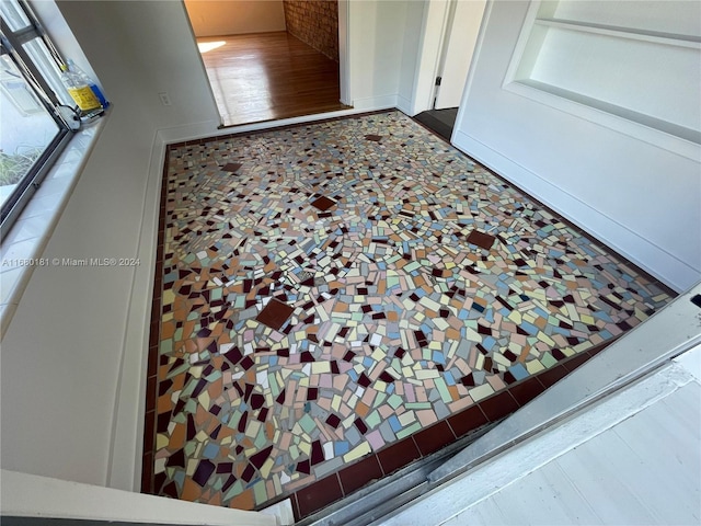 room details featuring hardwood / wood-style floors