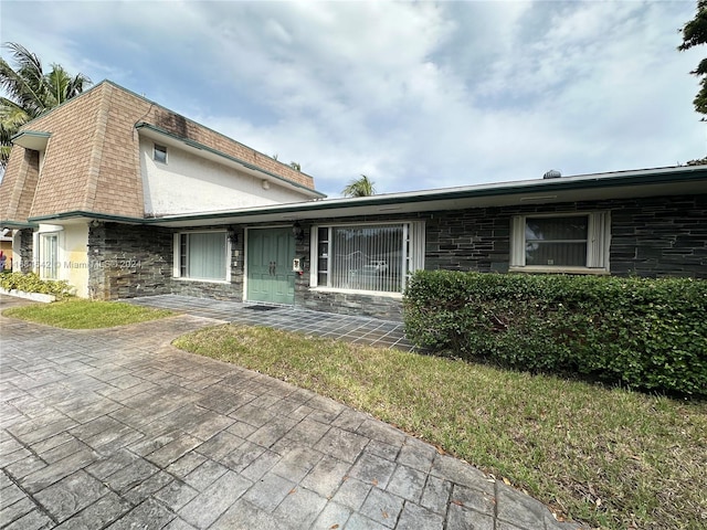 view of front of home featuring a patio area