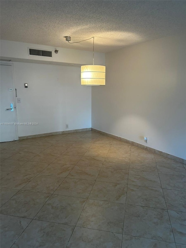 empty room featuring a textured ceiling