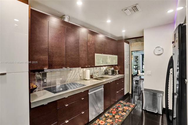 kitchen with dishwasher, sink, backsplash, fridge, and black electric cooktop