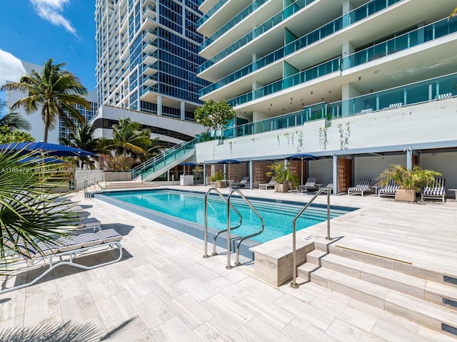 view of swimming pool featuring a patio