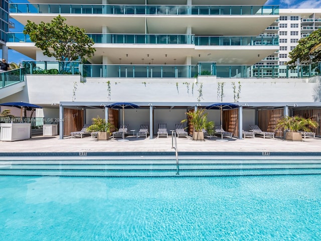 view of swimming pool