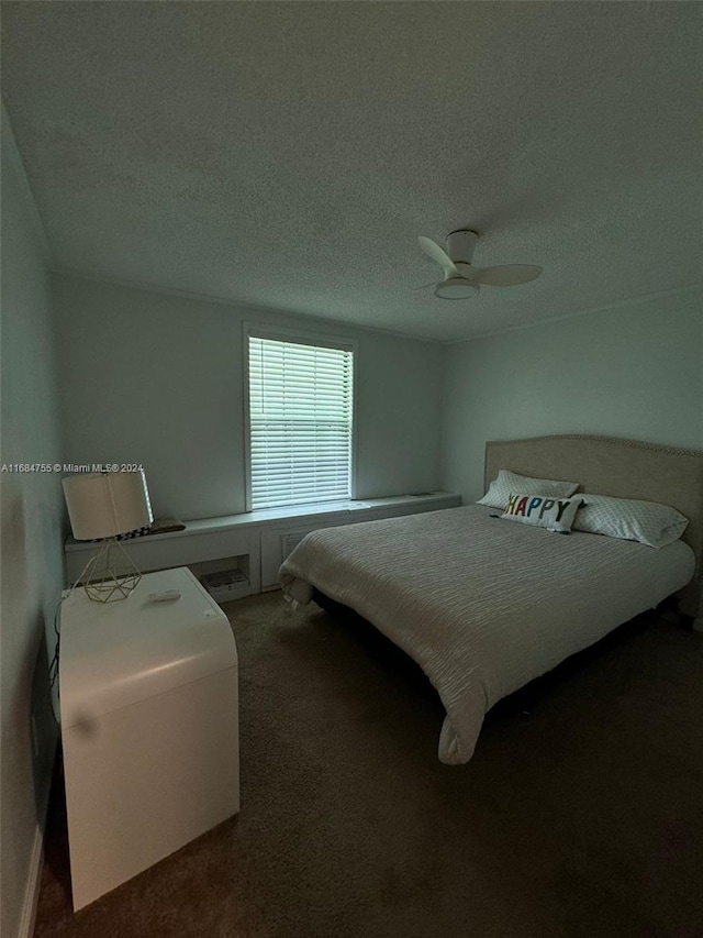 bedroom with a textured ceiling, carpet flooring, and ceiling fan