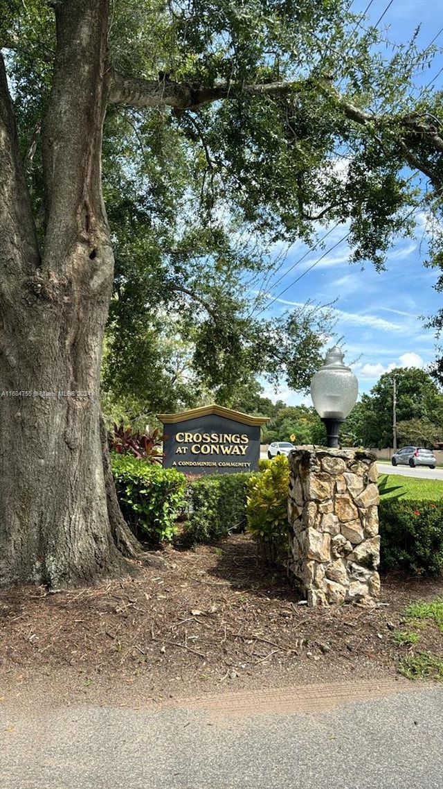 view of community / neighborhood sign