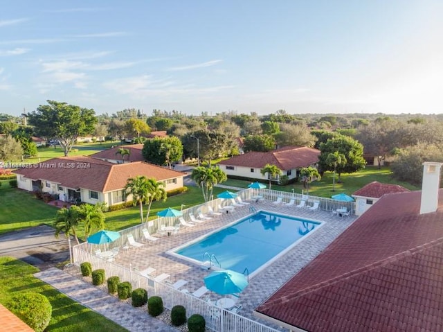 view of swimming pool featuring a patio