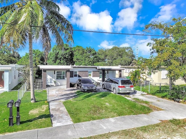 view of front of house featuring a front yard