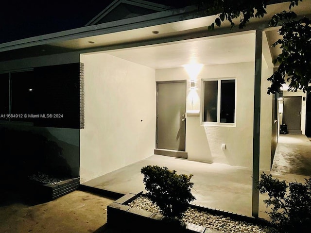 entrance to property featuring a patio area