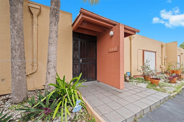 entrance to property featuring a patio