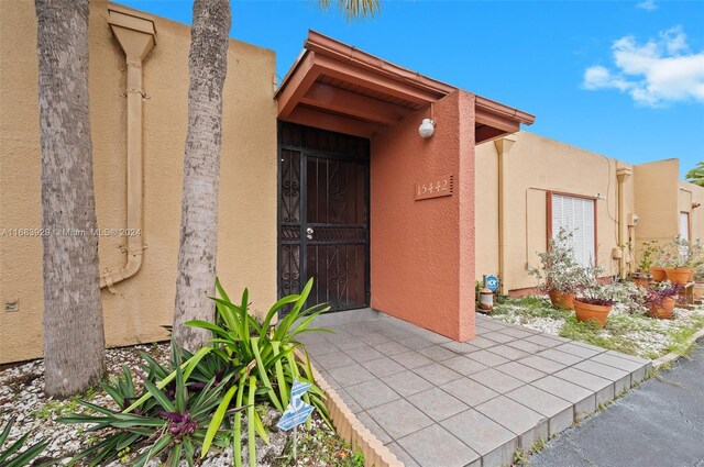15442 Kippford Ct, Miami Lakes, FL 33014 - doorway to property featuring stucco siding