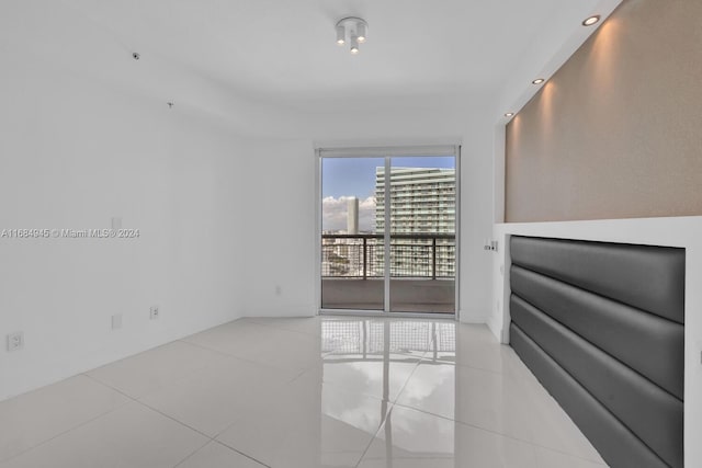 empty room with light tile patterned flooring