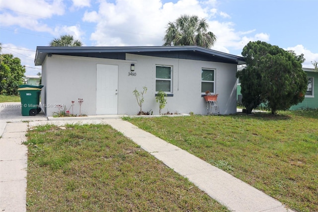 view of front of home with a front lawn