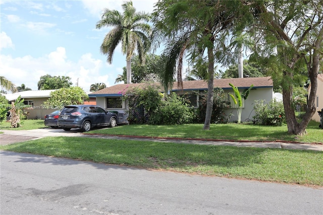 single story home with a front lawn