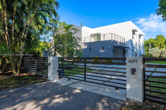 6695 SW 112th St, Pinecrest, FL 33156 - view of gate