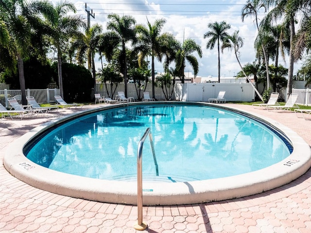 view of swimming pool