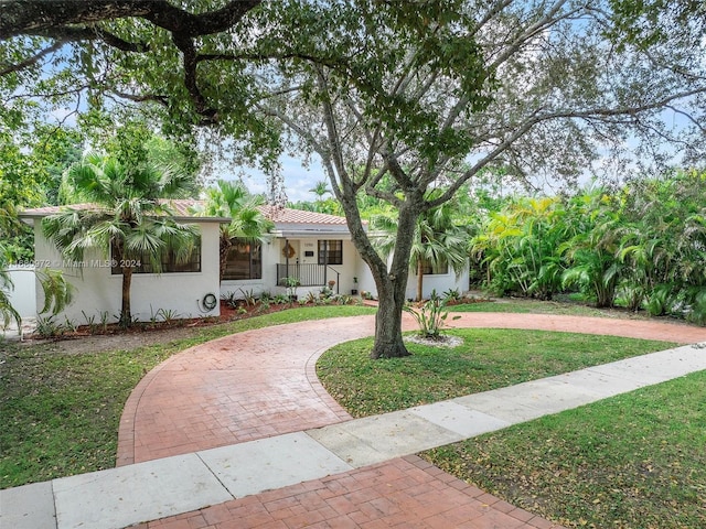 view of front of property with a front yard and a porch