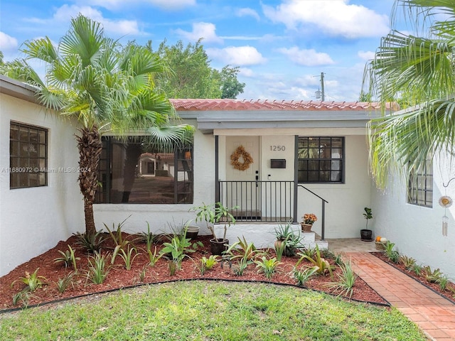 entrance to property featuring covered porch