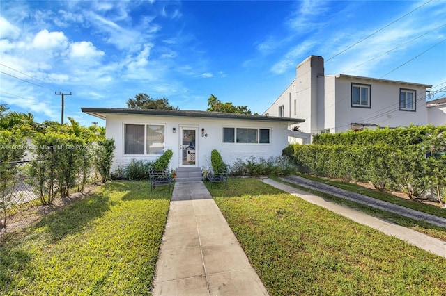 bungalow-style house featuring a front lawn