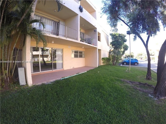 view of yard with a balcony