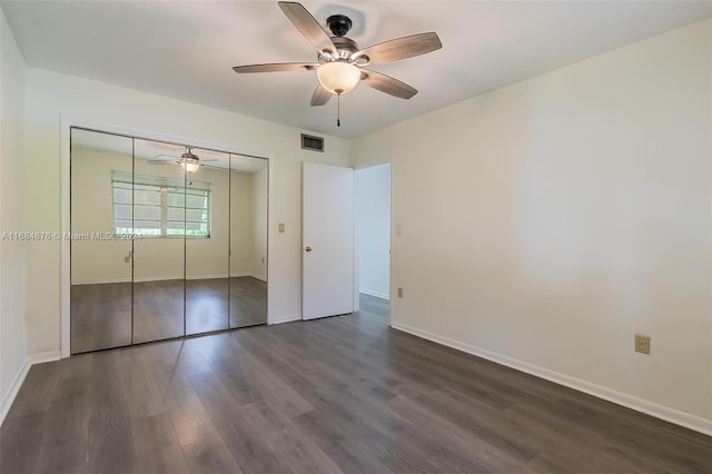 unfurnished bedroom with dark hardwood / wood-style floors, ceiling fan, and a closet