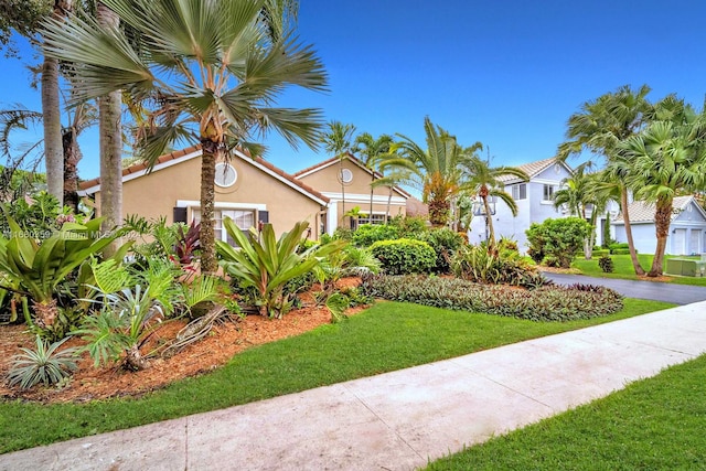 view of front of property with a front yard