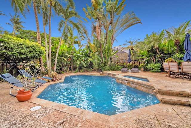 view of pool featuring an in ground hot tub, a patio area, and pool water feature