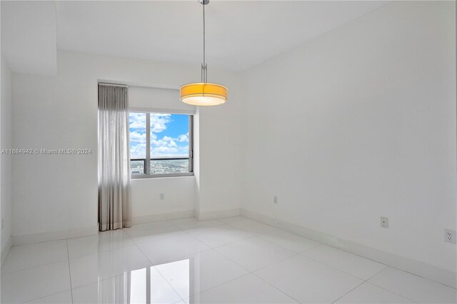 empty room featuring light tile patterned floors